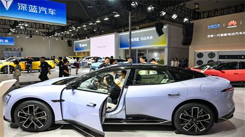 更聪明 更安全 更开放——从智博会看智能网联新能源汽车新趋势